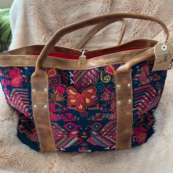 Sunday Isle Embroidered and Leather Travel Tote. BNWT - Picture 5 of 9
